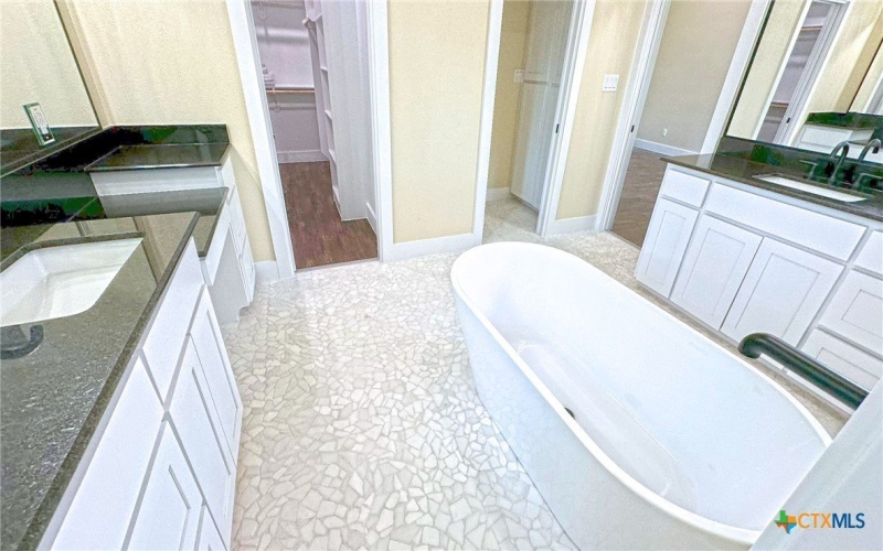 1725 Cottonwood Mesa Drive, Kempner, TX 76539, 4 Bedrooms Bedrooms, ,3 BathroomsBathrooms,Residential,For Sale,1725 Cottonwood Mesa Drive,571616