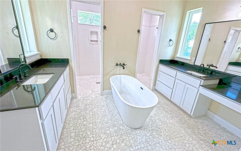 1725 Cottonwood Mesa Drive, Kempner, TX 76539, 4 Bedrooms Bedrooms, ,3 BathroomsBathrooms,Residential,For Sale,1725 Cottonwood Mesa Drive,571616