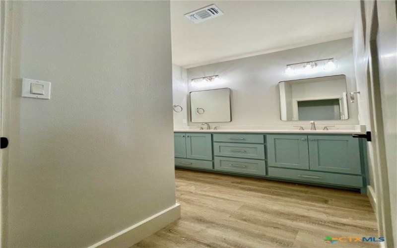 84 Ridgehaven Trail, Victoria, TX 77905, 4 Habitaciones Habitaciones , ,2 BañosBaños,Residential,En Venta,84 Ridgehaven Trail,0,567461