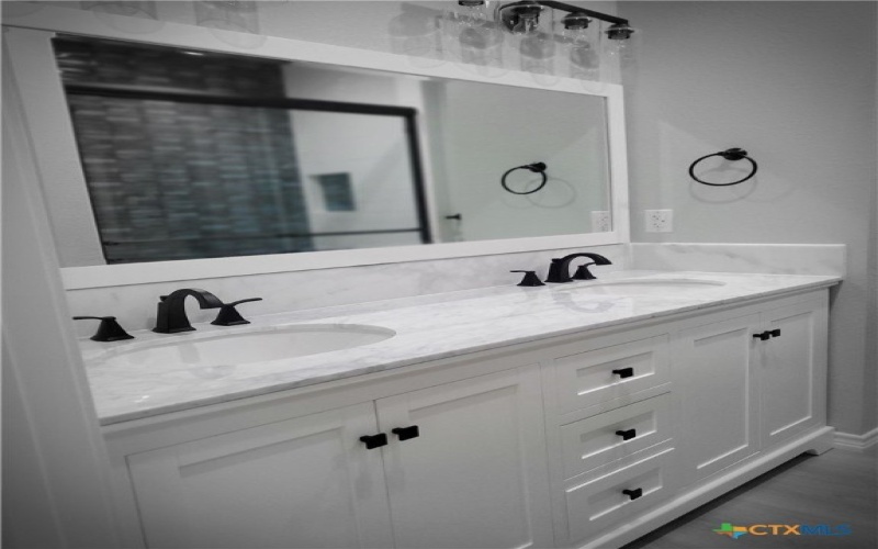1211 W HOUSON Avenue, Seadrift, TX 77983, 2 Habitaciones Habitaciones , ,2 BañosBaños,Residential,En Venta,1211 W HOUSON Avenue,573161