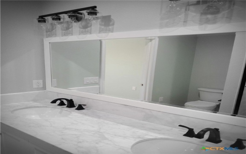 1211 W HOUSON Avenue, Seadrift, TX 77983, 2 Habitaciones Habitaciones , ,2 BañosBaños,Residential,En Venta,1211 W HOUSON Avenue,573161