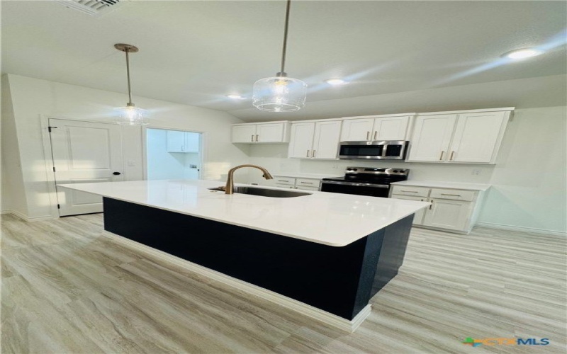 5201 White Rose Drive, Killeen, TX 76542, 3 Bedrooms Bedrooms, ,2 BathroomsBathrooms,Residential,For Sale,5201 White Rose Drive,573688