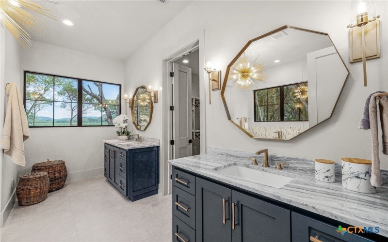 232 Riverfront Drive, New Braunfels, TX 78132, 4 Habitaciones Habitaciones , ,5 BañosBaños,Residential,En Venta,232 Riverfront Drive,576095