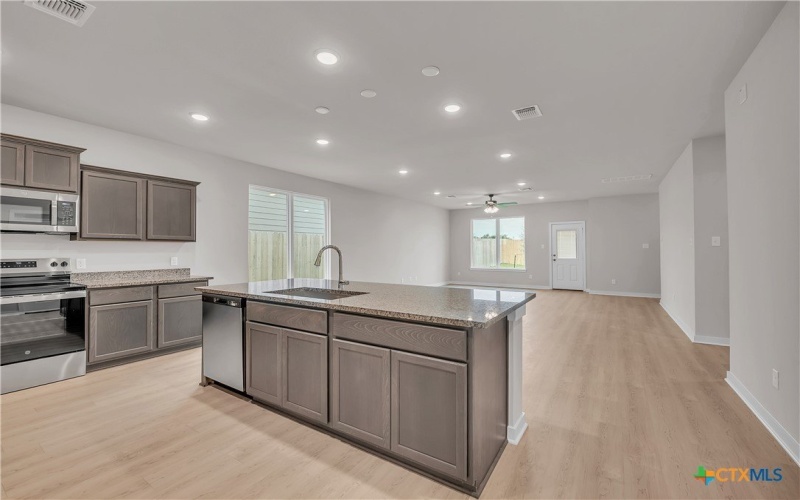 209 State Loop, Troy, TX 76579, 3 Habitaciones Habitaciones , ,2 BañosBaños,Residential,En Venta,209 State Loop,0,576701