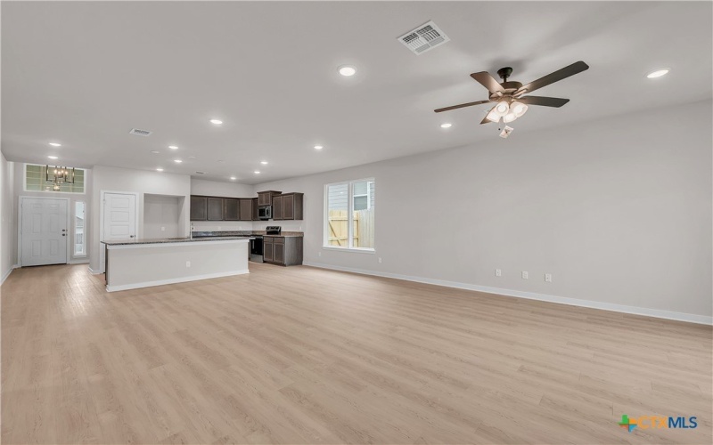 209 State Loop, Troy, TX 76579, 3 Habitaciones Habitaciones , ,2 BañosBaños,Residential,En Venta,209 State Loop,0,576701