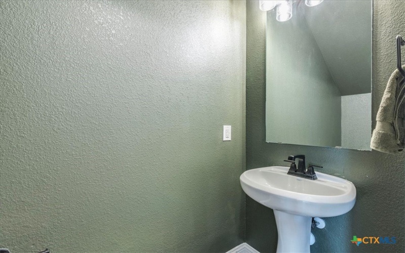 288 Smithsonian Lane, Kyle, TX 78640, 4 Bedrooms Bedrooms, ,3 BathroomsBathrooms,Residential,For Sale,288 Smithsonian Lane,577501
