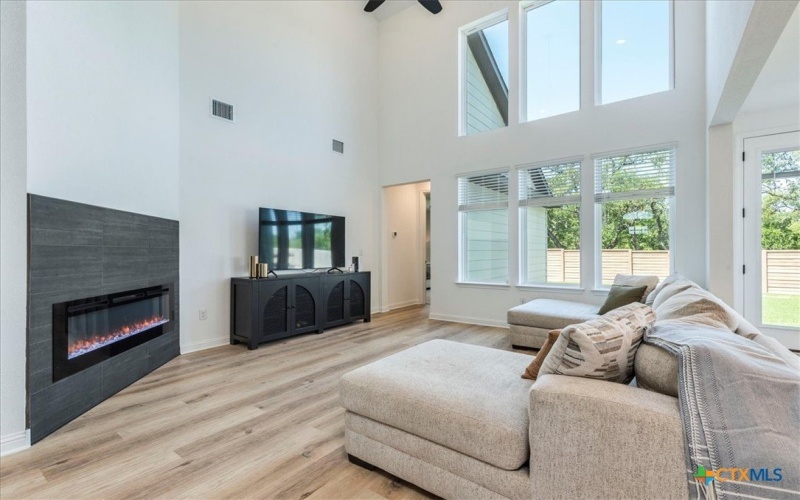 288 Smithsonian Lane, Kyle, TX 78640, 4 Bedrooms Bedrooms, ,3 BathroomsBathrooms,Residential,For Sale,288 Smithsonian Lane,577501
