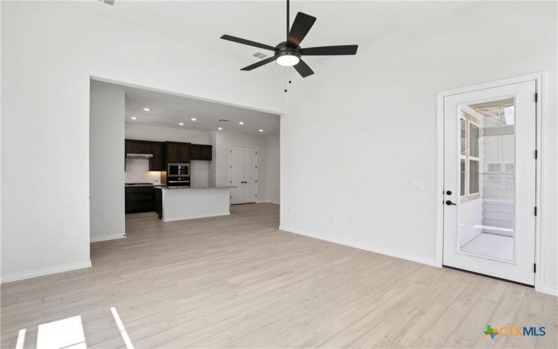 107 San Luis Pass #101, San Marcos, TX 78666, 3 Habitaciones Habitaciones , ,2 BañosBaños,Residential,En Venta,107 San Luis Pass,0,577565
