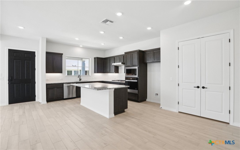 107 San Luis Pass #101, San Marcos, TX 78666, 3 Habitaciones Habitaciones , ,2 BañosBaños,Residential,En Venta,107 San Luis Pass,0,577565