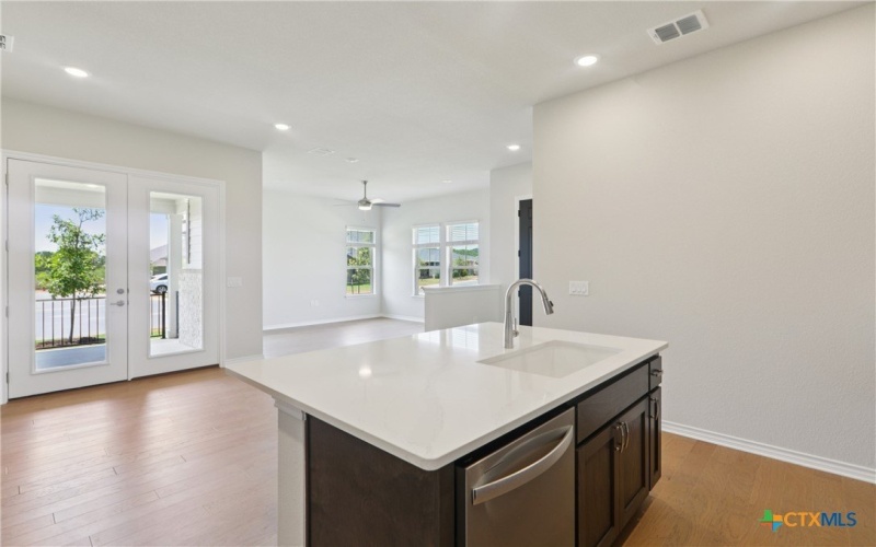 140 Stewart Drive #102, San Marcos, TX 78666, 2 Habitaciones Habitaciones , ,2 BañosBaños,Residential,En Venta,140 Stewart Drive,0,578007