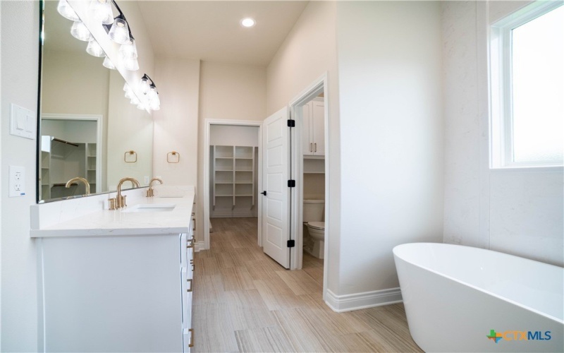 403 Lomo Alto Lane, Temple, TX 76502, 5 Bedrooms Bedrooms, ,5 BathroomsBathrooms,Residential,For Sale,403 Lomo Alto Lane,578457