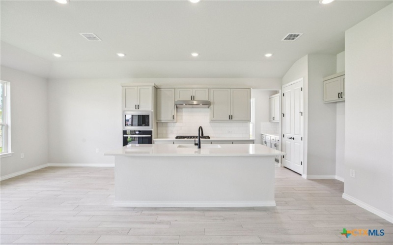 140 Antoinette Way #102, San Marcos, TX 78666, 3 Habitaciones Habitaciones , ,2 BañosBaños,Residential,En Venta,140 Antoinette Way,0,578747