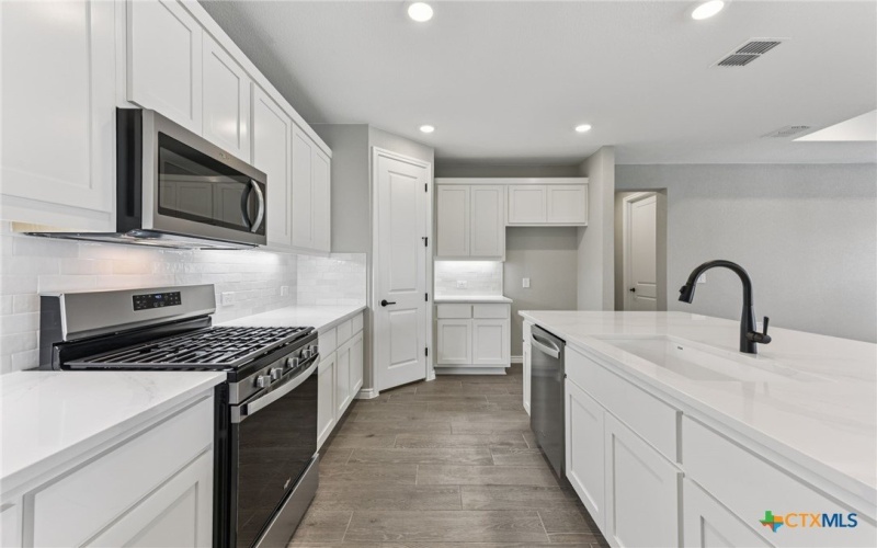133 Antoinette Way #102, San Marcos, TX 78666, 2 Habitaciones Habitaciones , ,2 BañosBaños,Residential,En Venta,133 Antoinette Way,0,578780