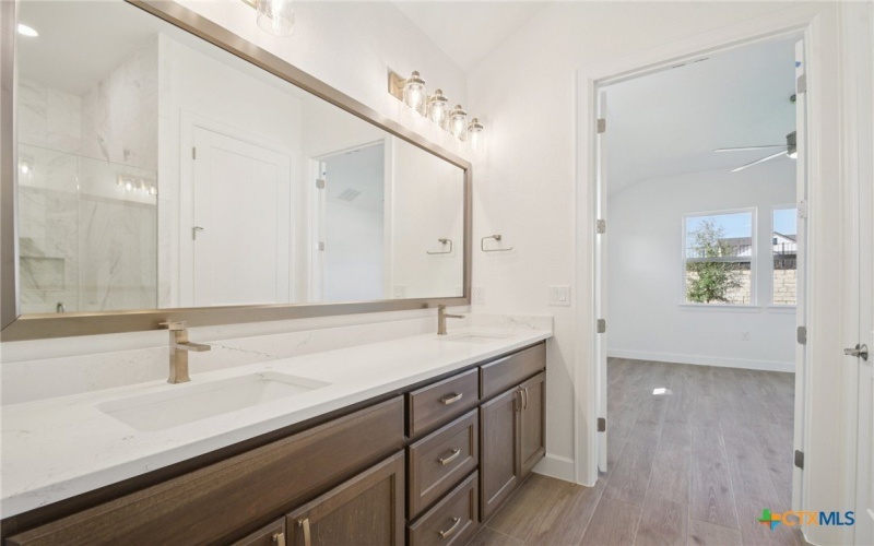 1528 Dancing Oak Lane, San Marcos, TX 78666, 2 Habitaciones Habitaciones , ,2 BañosBaños,Residential,En Venta,1528 Dancing Oak Lane,0,578787