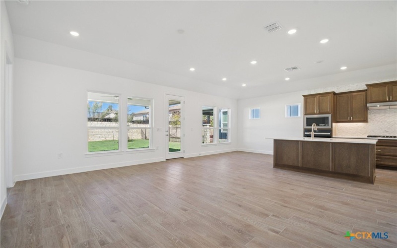 1528 Dancing Oak Lane, San Marcos, TX 78666, 2 Habitaciones Habitaciones , ,2 BañosBaños,Residential,En Venta,1528 Dancing Oak Lane,0,578787