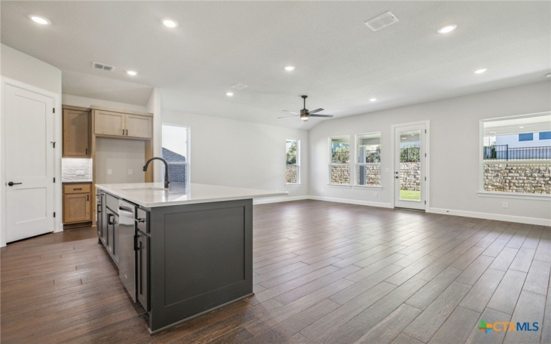 322 Sweeping Sage Lane, San Marcos, TX 78666, 2 Habitaciones Habitaciones , ,2 BañosBaños,Residential,En Venta,322 Sweeping Sage Lane,0,578851