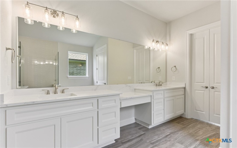 1620 Dancing Oak Lane, San Marcos, TX 78666, 2 Habitaciones Habitaciones , ,2 BañosBaños,Residential,En Venta,1620 Dancing Oak Lane,0,578877