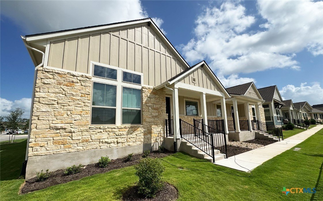 139 Stewart Drive #102, San Marcos, TX 78666, 3 Bedrooms Bedrooms, ,2 BathroomsBathrooms,Residential,For Sale,139 Stewart Drive,579722
