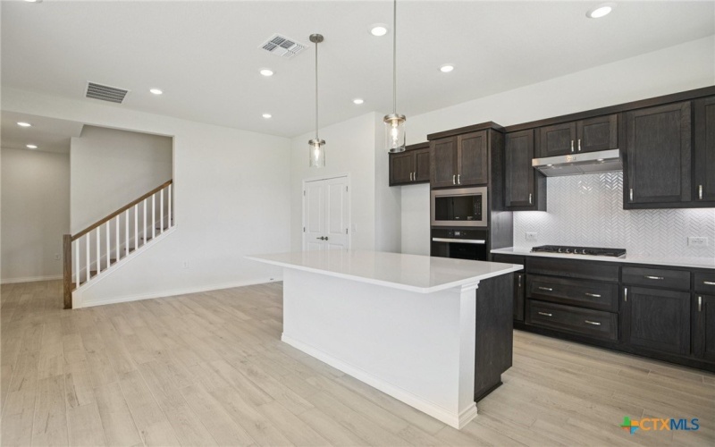 139 Stewart Drive #102, San Marcos, TX 78666, 3 Habitaciones Habitaciones , ,2 BañosBaños,Residential,En Venta,139 Stewart Drive,0,579722