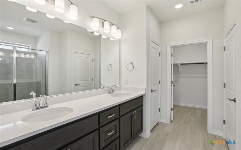 139 Stewart Drive #102, San Marcos, TX 78666, 3 Habitaciones Habitaciones , ,2 BañosBaños,Residential,En Venta,139 Stewart Drive,0,579722
