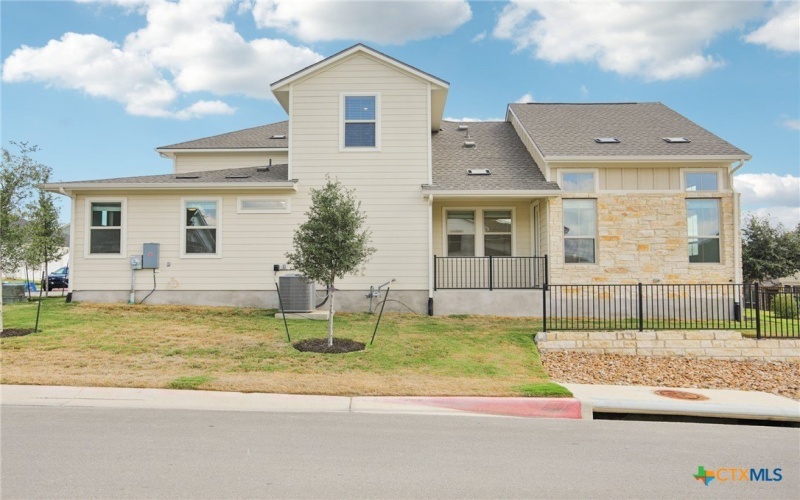 139 Stewart Drive #102, San Marcos, TX 78666, 3 Habitaciones Habitaciones , ,2 BañosBaños,Residential,En Venta,139 Stewart Drive,0,579722