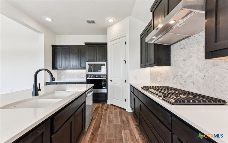 203 Olive Blossom Trail, San Marcos, TX 78666, 4 Habitaciones Habitaciones , ,3 BañosBaños,Residential,En Venta,203 Olive Blossom Trail,0,579196