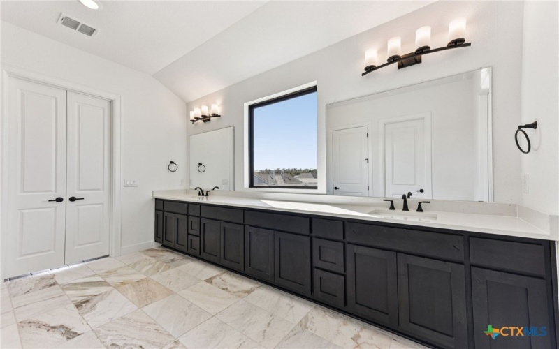 203 Olive Blossom Trail, San Marcos, TX 78666, 4 Habitaciones Habitaciones , ,3 BañosBaños,Residential,En Venta,203 Olive Blossom Trail,0,579196