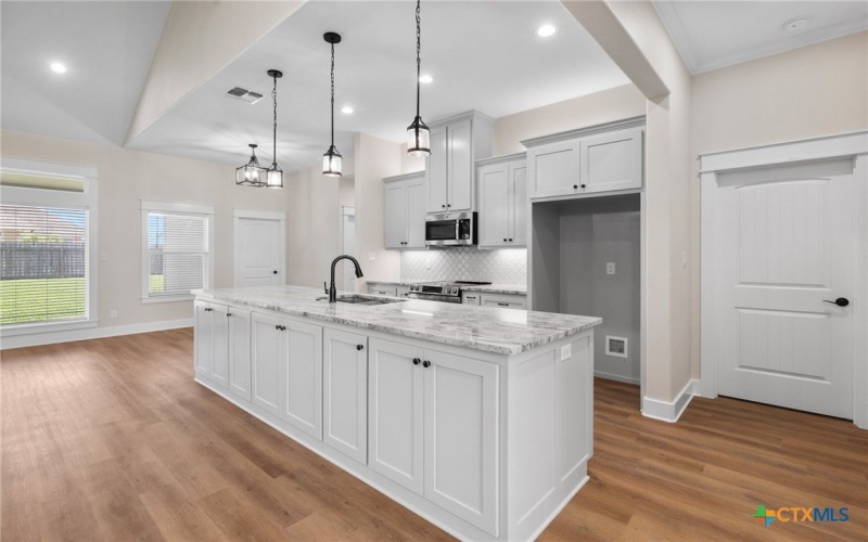 309 Silver Lake, Victoria, TX 77904, 4 Bedrooms Bedrooms, ,3 BathroomsBathrooms,Residential,For Sale,309 Silver Lake,0,579421