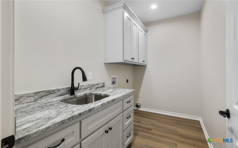 309 Silver Lake, Victoria, TX 77904, 4 Bedrooms Bedrooms, ,3 BathroomsBathrooms,Residential,For Sale,309 Silver Lake,0,579421