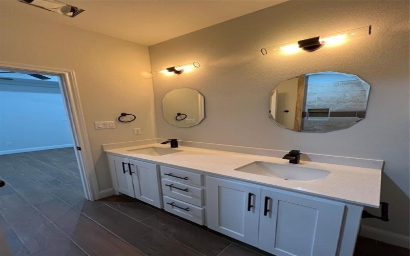 5741 Black Pine Circle, Granbury, TX 76048, 3 Habitaciones Habitaciones , ,2 BañosBaños,Residential,En Venta,5741 Black Pine Circle,20793981