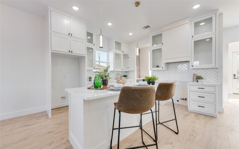 3919 Furey Street, Dallas, TX 75212, 4 Bedrooms Bedrooms, ,2 BathroomsBathrooms,Residential,For Sale,3919 Furey Street,20799430