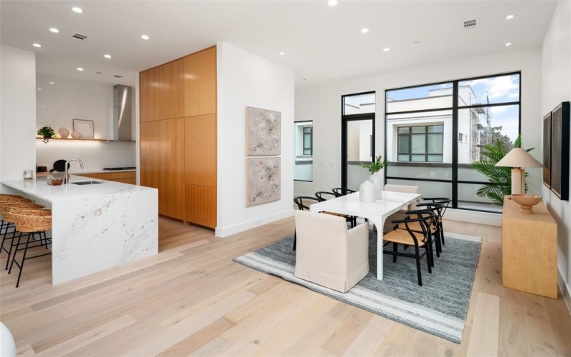 610 N Oak Cliff Boulevard #207, Dallas, TX 75208, 3 Bedrooms Bedrooms, ,3 BathroomsBathrooms,Residential,For Sale,610 N Oak Cliff Boulevard,20790709
