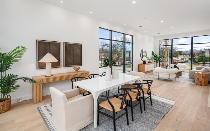 610 N Oak Cliff Boulevard #207, Dallas, TX 75208, 3 Bedrooms Bedrooms, ,3 BathroomsBathrooms,Residential,For Sale,610 N Oak Cliff Boulevard,20790709