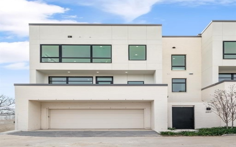 610 N Oak Cliff Boulevard #207, Dallas, TX 75208, 3 Bedrooms Bedrooms, ,3 BathroomsBathrooms,Residential,For Sale,610 N Oak Cliff Boulevard,20790709