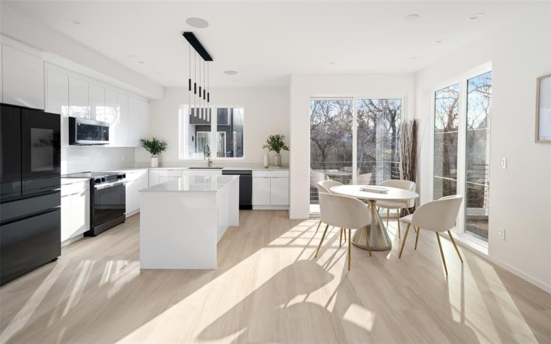 4811 Denton Drive #106, Dallas, TX 75235, 3 Habitaciones Habitaciones , ,3 BañosBaños,Residential,En Venta,4811 Denton Drive,20885428