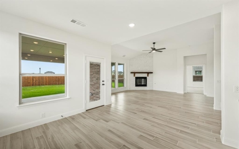 925 Cannes Drive, Red Oak, TX 75154, 4 Bedrooms Bedrooms, ,3 BathroomsBathrooms,Residential,For Sale,925 Cannes Drive,20818879