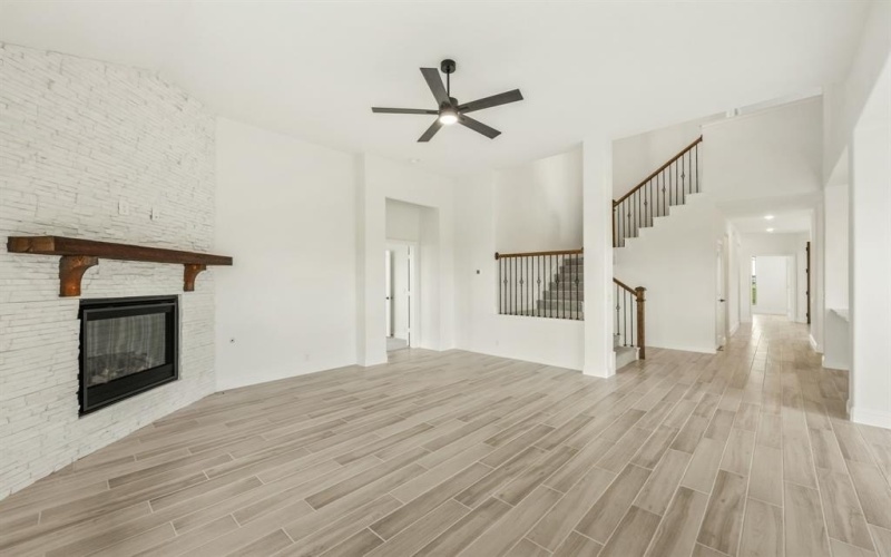 925 Cannes Drive, Red Oak, TX 75154, 4 Bedrooms Bedrooms, ,3 BathroomsBathrooms,Residential,For Sale,925 Cannes Drive,20818879