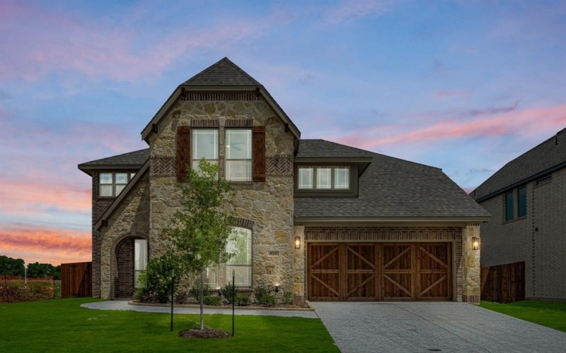 925 Cannes Drive, Red Oak, TX 75154, 4 Bedrooms Bedrooms, ,3 BathroomsBathrooms,Residential,For Sale,925 Cannes Drive,20818879