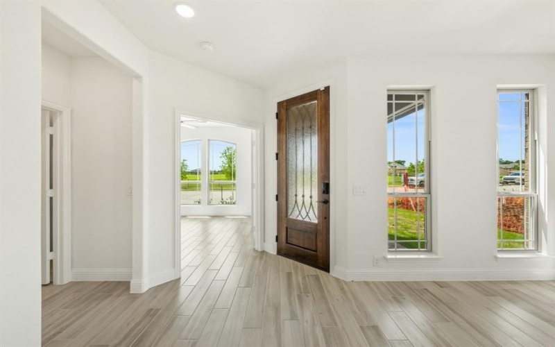 925 Cannes Drive, Red Oak, TX 75154, 4 Bedrooms Bedrooms, ,3 BathroomsBathrooms,Residential,For Sale,925 Cannes Drive,20818879