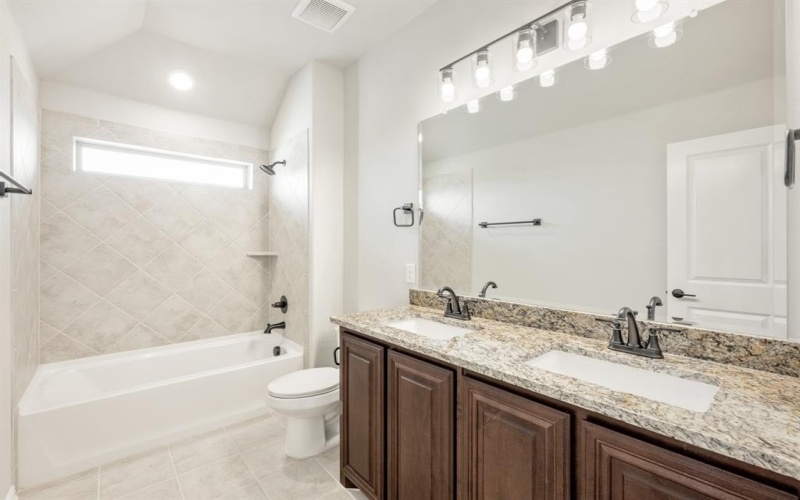 1208 Woodbine Drive, Red Oak, TX 75154, 5 Bedrooms Bedrooms, ,5 BathroomsBathrooms,Residential,For Sale,1208 Woodbine Drive,20819041