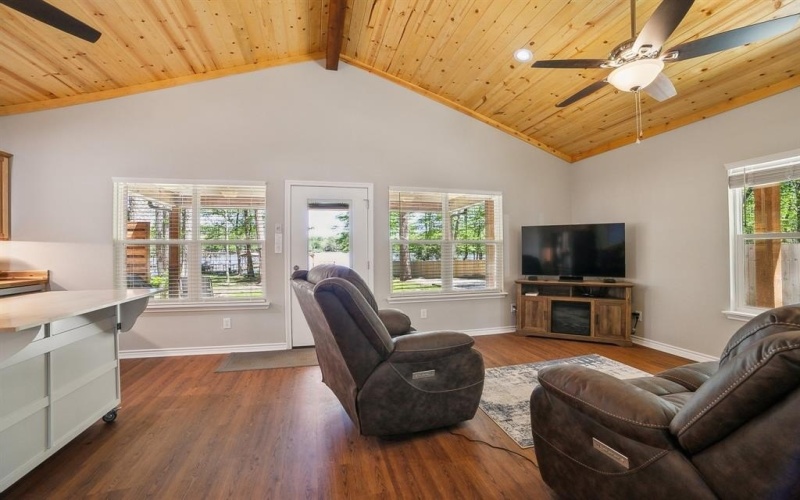 2442 Private Road 7908, Hawkins, TX 75765, 2 Bedrooms Bedrooms, ,2 BathroomsBathrooms,Residential,For Sale,2442 Private Road 7908,0,20904223