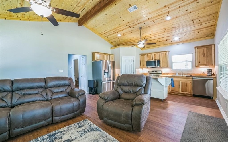 2442 Private Road 7908, Hawkins, TX 75765, 2 Bedrooms Bedrooms, ,2 BathroomsBathrooms,Residential,For Sale,2442 Private Road 7908,0,20904223