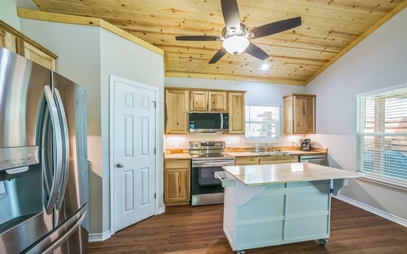 2442 Private Road 7908, Hawkins, TX 75765, 2 Bedrooms Bedrooms, ,2 BathroomsBathrooms,Residential,For Sale,2442 Private Road 7908,0,20904223