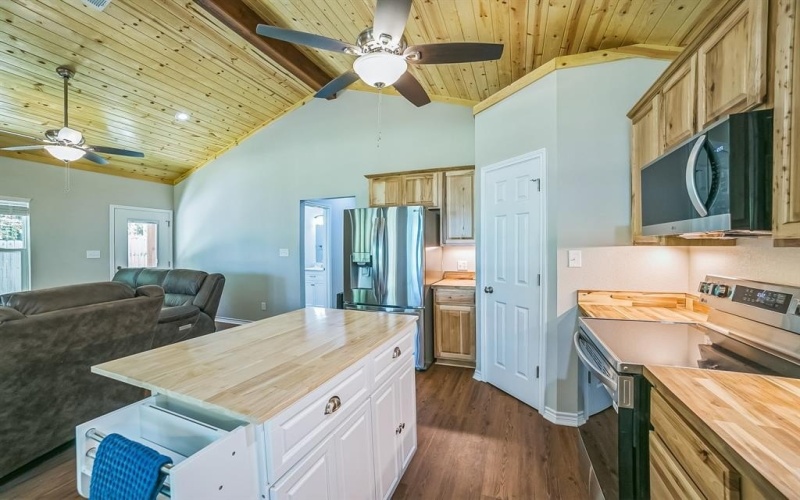 2442 Private Road 7908, Hawkins, TX 75765, 2 Bedrooms Bedrooms, ,2 BathroomsBathrooms,Residential,For Sale,2442 Private Road 7908,0,20904223