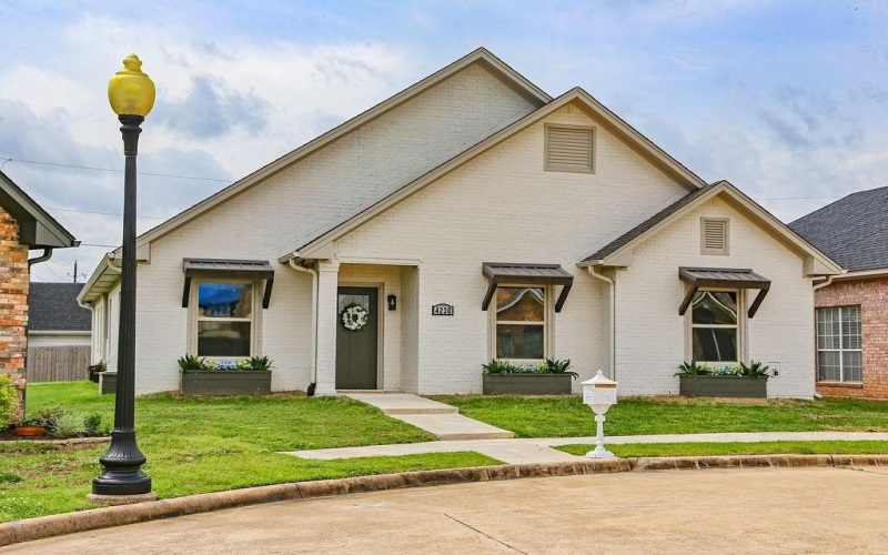 4230 Primrose Lane, Paris, TX 75462, 4 Bedrooms Bedrooms, ,3 BathroomsBathrooms,Residential,For Sale,4230 Primrose Lane,0,20918522