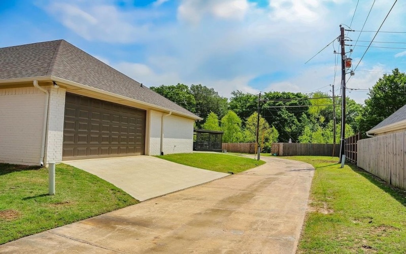 4230 Primrose Lane, Paris, TX 75462, 4 Bedrooms Bedrooms, ,3 BathroomsBathrooms,Residential,For Sale,4230 Primrose Lane,0,20918522