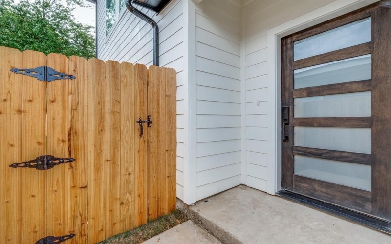 5702 Riverside Drive, Dallas, TX 75235, 2 Bedrooms Bedrooms, ,3 BathroomsBathrooms,Residential,For Sale,5702 Riverside Drive,20914816