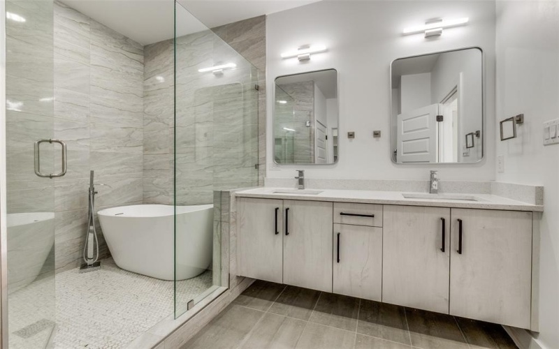 5702 Riverside Drive, Dallas, TX 75235, 2 Bedrooms Bedrooms, ,3 BathroomsBathrooms,Residential,For Sale,5702 Riverside Drive,20914816