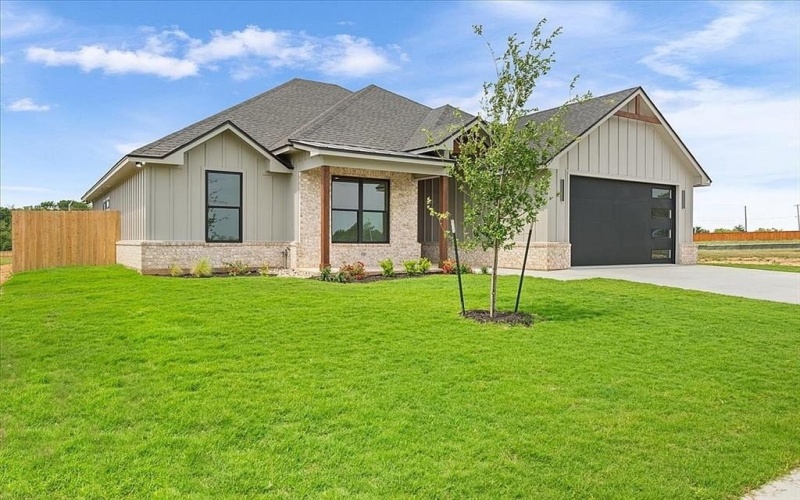 8008 Jubilee Road, Waco, TX 76708, 3 Bedrooms Bedrooms, ,2 BathroomsBathrooms,Residential,For Sale,8008 Jubilee Road,20909755
