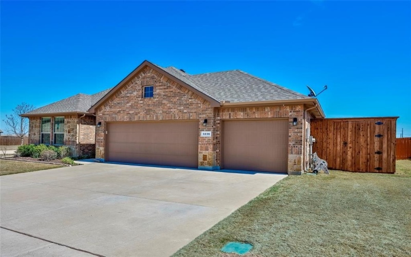 3236 Camden Creek, Krum, TX 76249, 4 Bedrooms Bedrooms, ,2 BathroomsBathrooms,Residential,For Sale,3236 Camden Creek,20907869